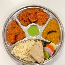 Chicken Thali (จานรวมไม่มังสวิรัต)