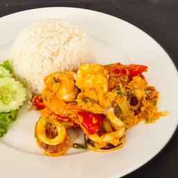 ข้าว-ปลาหมึกผัดผงกะหรี่