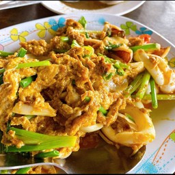 หมึกผัดผงกะหรี่