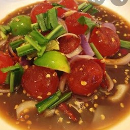 ยำไข่แดง