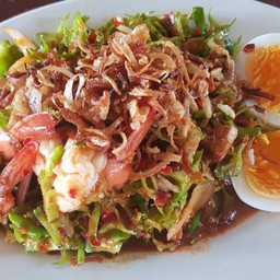 ยำถั่วพลูกุ้ง