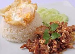 หมูกะเทียม - ราดข้าว