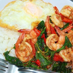 กะเพรากุ้งไข่ดาว