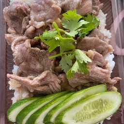 ข้าวหมูกระเทียม