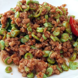 หมูสับผัดพริกแหงถั่ว