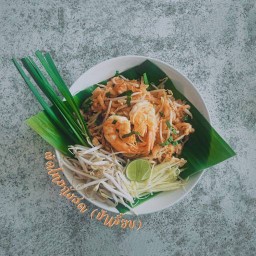 ผัดไทยกุ้งสด (ป้าเจี๊ยบ)