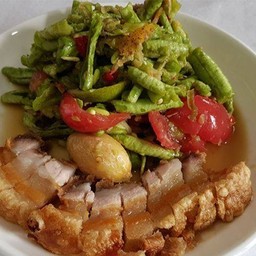 ตำถั่วหมูกรอบ