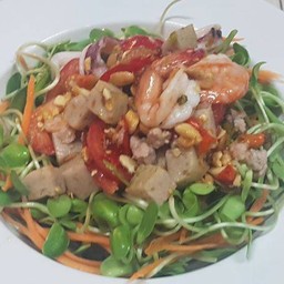 ยำต้นอ่อนทานตะวันรวมทะเล