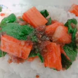 ข้าวกระเพราปูอัด