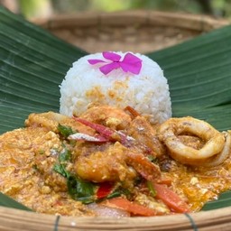 ข้าวผัดผงกะหรี่ทะเล