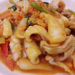 ปลาหมีกผัดไข่เค็ม