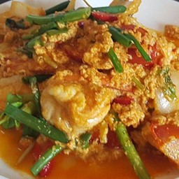 ปลาหมึกผัดผงกะหรี่