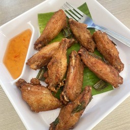 ปีกไก่ทอดใบเตย