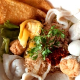 บะหมี่แคะแห้งต้มยำ