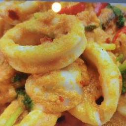 ปลาหมึกผัดไข่เค็ม