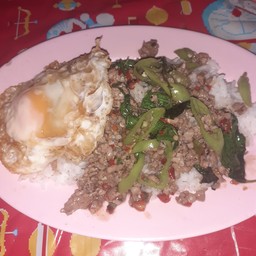 กระเพราหมูสับไข่ดาว พิเศษ