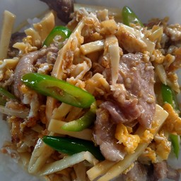 ผัดหน่อไม้สดใส่ไข่