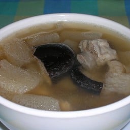 ตุ๋นเยื่อไผ่ซี่โครงหมูเห็ดหอม