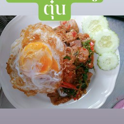 ผัดกระเพราหมูตุ๋น+ไข่ดาวหอมๆเมนูยอดฮิตต้องจัด