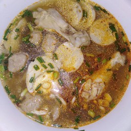 ก๋วยจั๊บต้มยำ