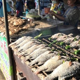 จุ๋มจิ๋ม ส้มตำปลาเผา -