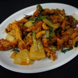 ไก่ผัดเม็ดมะม่วง