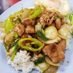 ข้าวผัดพริกหยวกไก่+ไข่ดาว