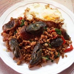 กะเพราไข่เยี่ยวม้า