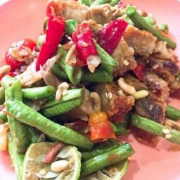 ตำถั่วหมูกรอบ