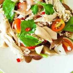 ยำวุ้นเส้นเห็ดรวมหมูสับ