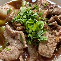 แม่มาลัยก๋วยเตี๋ยวเจ้าเก่า(วัดขุนอินทประมูล)