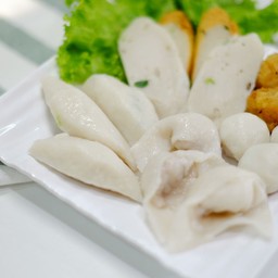 เล่าจึง ก๋วยเตี๋ยวลูกชิ้นปลา ถนนพุทธบูชา 36