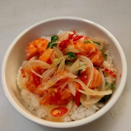 ข้าวแซลมอนยำแซ่บ