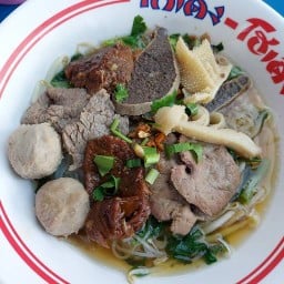 ก๋วยเตี๋ยวบิ๊กบอล ข้างอำเภอ