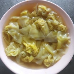 เกี๊ยวหมูล้วนลวก+น้ำจิ้มซีฟู้ด