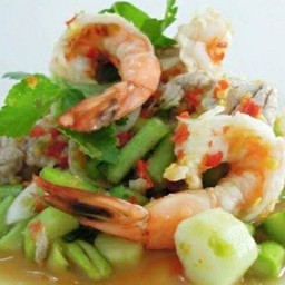 ยำก้านคะน้ากุ้งสด