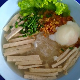 ก๋วยจั๊บหมูยอไข่ลวก