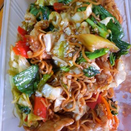 มาม่าผัดขึ้เมาหมู