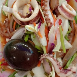 ยำไข่เยี่ยวม้าปลาหมึก