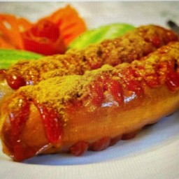 ไส้กรอกหมูขาวราดซอสผงกะหรี่