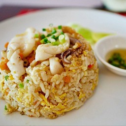 ข้าวผัดปลาหมึก