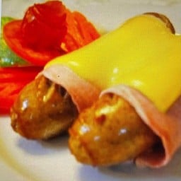 ไส้กรอกหมูรวมควันพันแฮมชีส