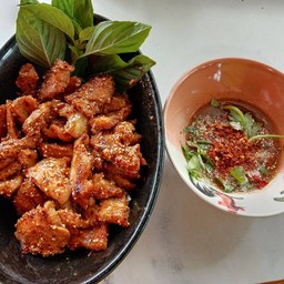 ส้มตำมารุมมาตุ้ม อาหารอีสาน