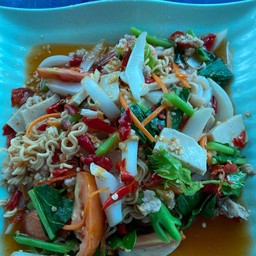 ยำมาม่าหมูสับ