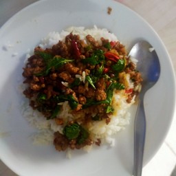 กระเพาพริกแห้ง