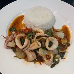 ข้าวกะเพราปลาหมึก