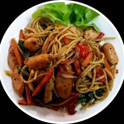 สปาเก็ตตี้พริกไทยดำ ไส้กรอก