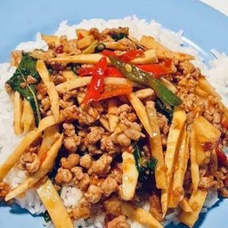 ข้าวกะเพราหมูสับหน่อไม้+ไข่ดาว