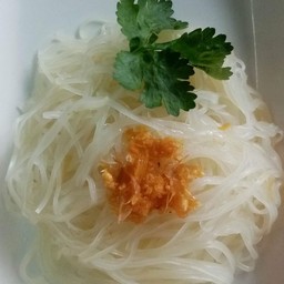 เส้นลวกกระเทียม