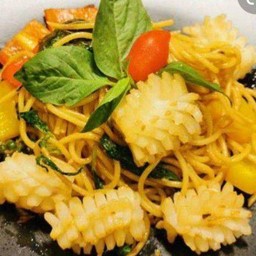 สปาเก็ตตี้ขี้เมาปลาหมึก